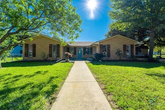 521 S Pearl St, Kemp, TX 75143