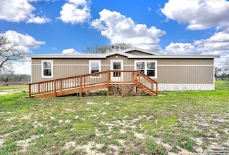 345 Shorthorn Rd, Stockdale, TX 78160