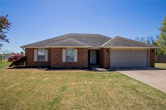 514 Highland St, Lowell, AR 72745