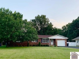 2065 Knob Hill Dr, Paducah, KY 42003