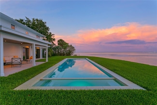218 Colony Point Rd S, Saint Petersburg, FL 33705