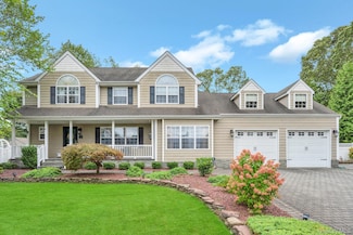 4 Vera Ct, Centereach, NY 11720