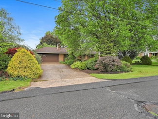 34 Blossom Ln, Schuylkill Haven, PA 17972