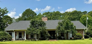 2204 Old Bay Springs Rd, Laurel, MS 39440