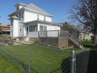 618 State St, Dysart, IA 52224
