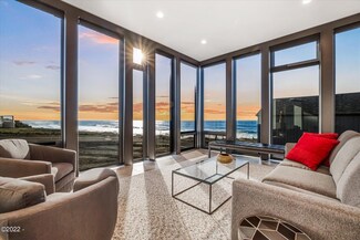 79 Gender Dr, Yachats, OR 97498
