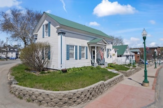 98 & 100 Main St, Winthrop, ME 04364