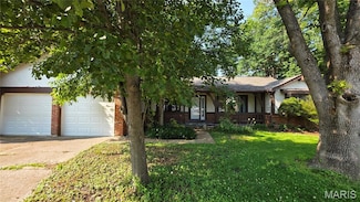 93 Majestic Ct, Fenton, MO 63026
