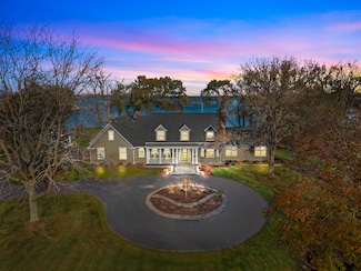 104 Limekiln Dr, Neenah, WI 54956