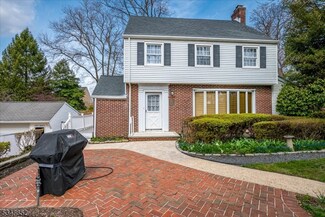 42 Pershing Ave, Sayreville, NJ 08872