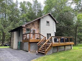 19 Louis Ln, Gouldsboro, PA 18424