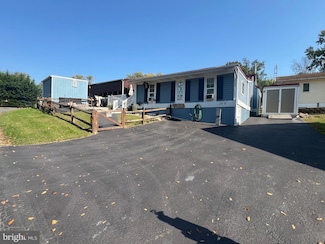 2908 & 2909 Rabbit Ln, Falling Waters, WV 25419