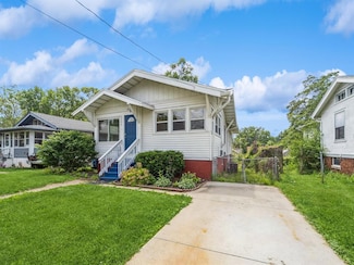 3324 Rollins Ave, Des Moines, IA 50312