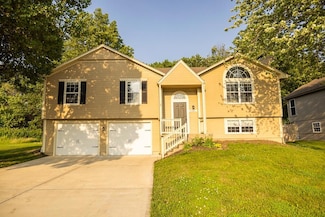1101 SE Princeton Dr, Lees Summit, MO 64081