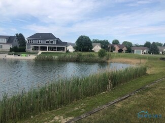 541 E Shoreline Dr, Holland, OH 43528