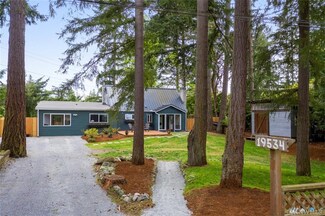 19534 Forest Park Dr NE, Shoreline, WA 98155