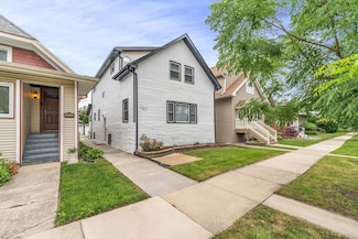921 N Humphrey Ave, Oak Park, IL 60302