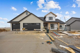 419 Whitetail Ln, Tiffin, IA 52340