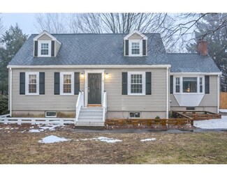 90 Locke Rd, Chelmsford, MA 01824