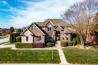 1014 E Cambridge Dr, Schererville, IN 46375