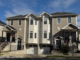 15 Wiltshire Ln, Staten Island, NY 10309