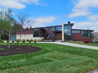9393 Deer Run St, Lenexa, KS 66220