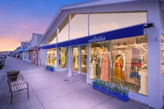 574 Main St, Hyannis, MA 02601