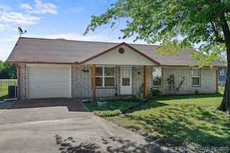 311 N First St, Porum, OK 74455