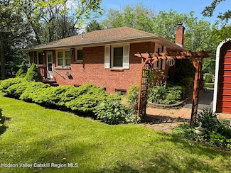 8 Scarselli Ln, Saugerties, NY 12477