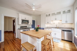52 Ward Ave, Easthampton, MA 01027