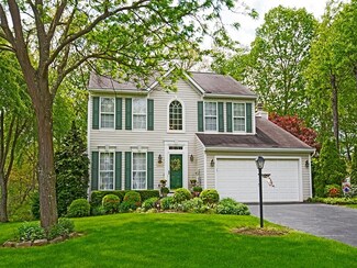 906 Normandy Dr, New Kensington, PA 15068