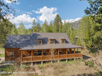 9 Pine St, Alpine, WY 83128