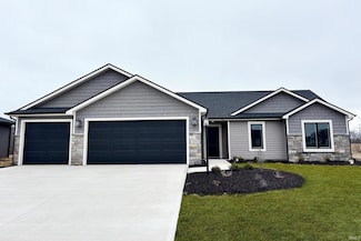 5165 Greyson Heights Dr, Auburn, IN 46706