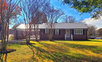 434 Oak Summit Rd, Winston Salem, NC 27105