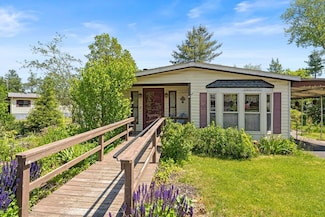 15 Jefferson Way, Carver, MA 02330