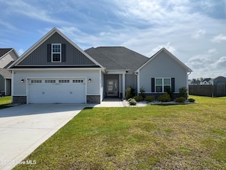 204 Old Field School Ln, Jacksonville, NC 28546
