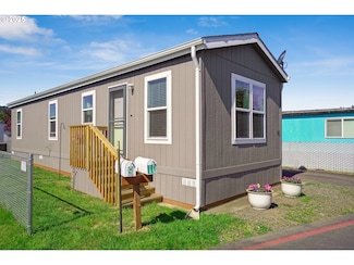 19605 River Rd Unit 10, Gladstone, OR 97027