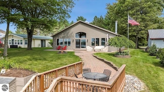 2896 E Lake Dr, Lupton, MI 48635