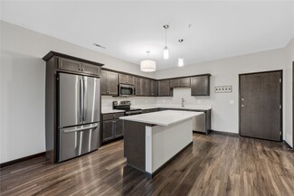2873 Spring Rose Cir Unit 206, Coralville, IA 52241