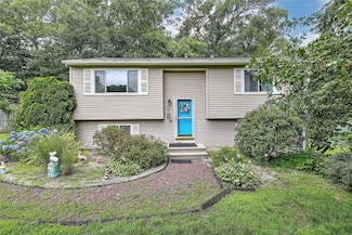 16 Jennifer Ln, Coventry, RI 02816