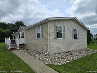 106 Chestnut Cir W, Davison, MI 48423