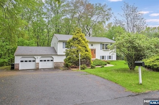 413 Obrien Ct, Wyckoff, NJ 07481