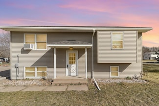 207 Graham St, Roberts, WI 54023