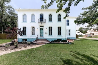 303 E 5th St, Newton, KS 67114