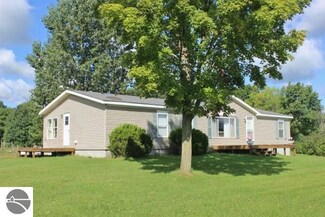 1925 N Crystal Rd, Vestaburg, MI 48891