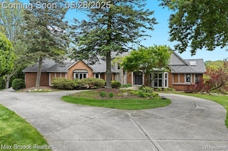 4395 Hickory Ct, Orchard Lake, MI 48323