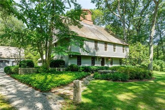 399 Bungy Rd, North Scituate, RI 02857