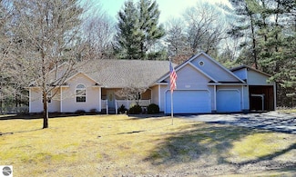 102 James Square, Roscommon, MI 48653