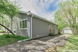 782 N Hainesville Rd, Round Lake, IL 60073