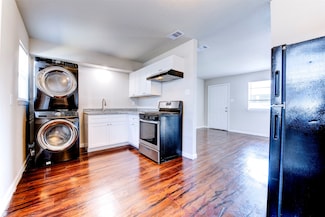 5525 Cavalcade St, Houston, TX 77026
